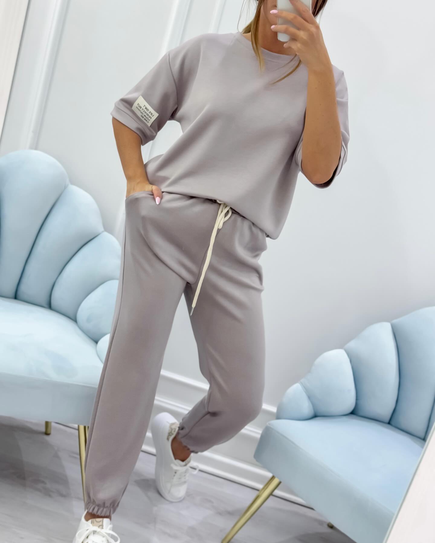 VELLORÉ | Conjunto casual para mujer con top y pantalón lisos, cómodo y con estilo