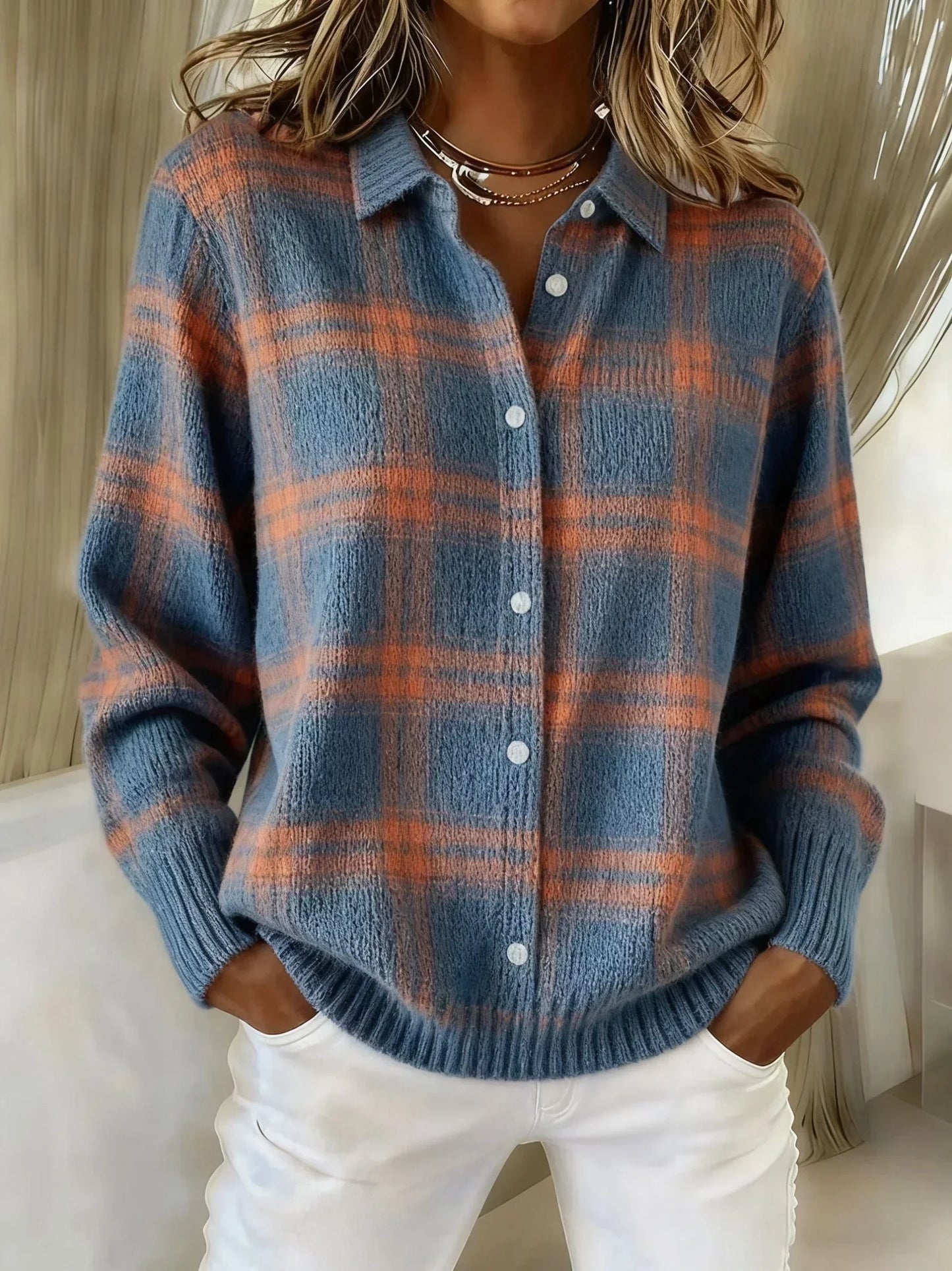 VELLORÉ | Suéter Retro a Cuadros con Detalle de Contraste para un Look Casual