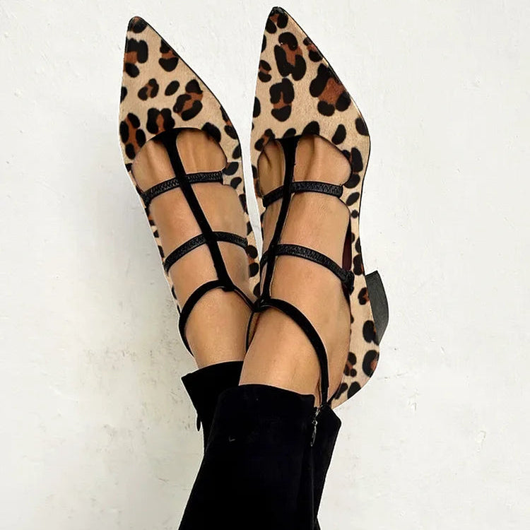VELLORÉ | Bridget - Zapatos con tacón y correa de leopardo