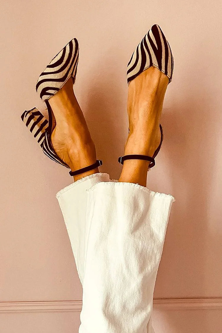 VELLORÉ | Tacones puntiagudos con estampado de cebra – Elegancia audaz y estilo icónico