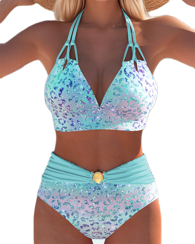 VELLORÉ | Bikini sexy con un estampado llamativo y un ribete elegante alrededor del escote.