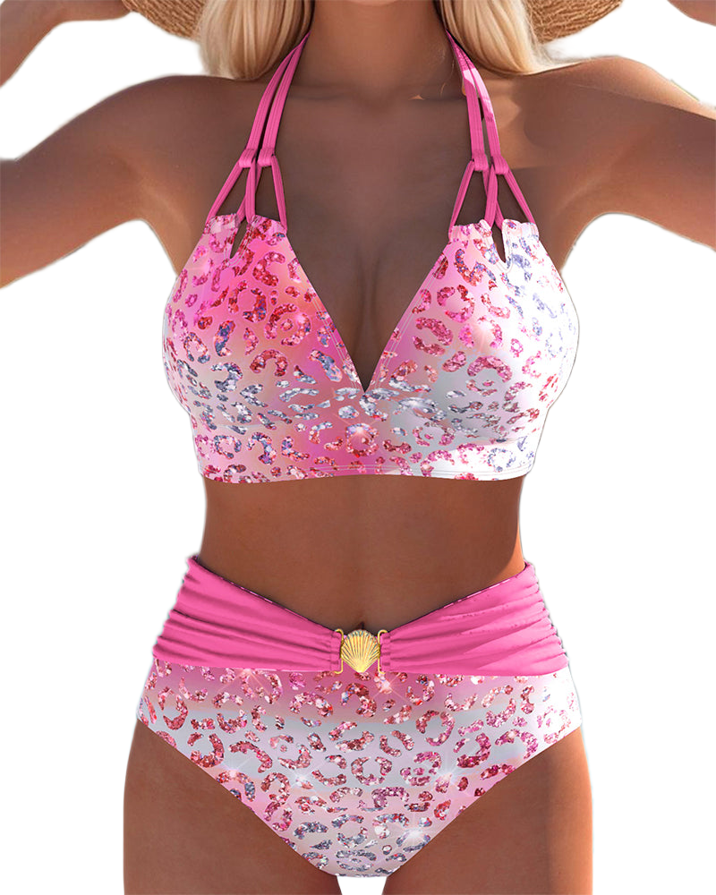 VELLORÉ | Bikini sexy con un estampado llamativo y un ribete elegante alrededor del escote.