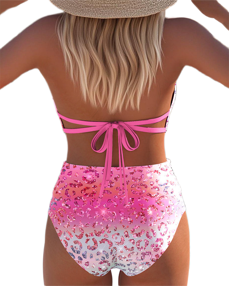 VELLORÉ | Bikini sexy con un estampado llamativo y un ribete elegante alrededor del escote.