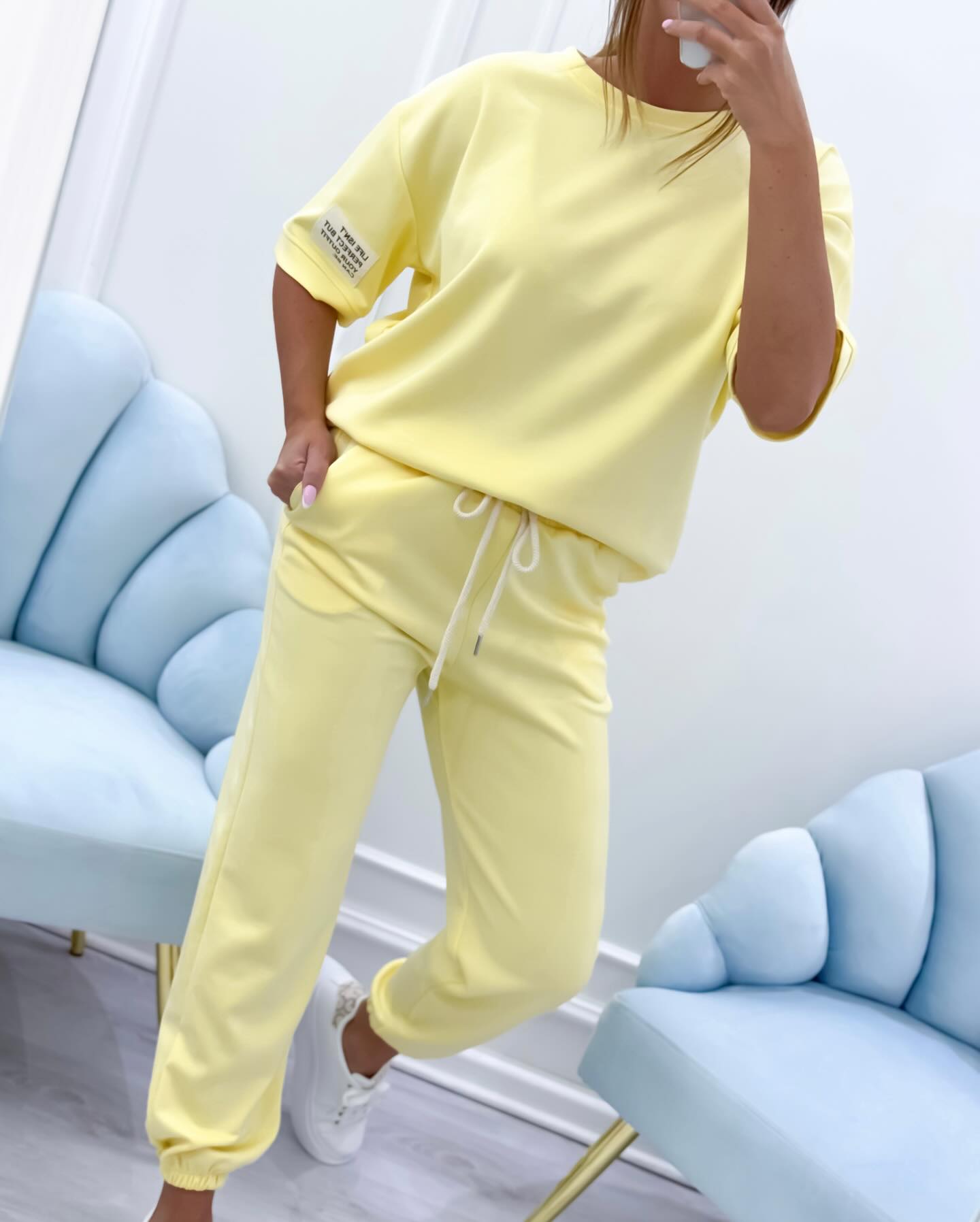 VELLORÉ | Conjunto casual para mujer con top y pantalón lisos, cómodo y con estilo