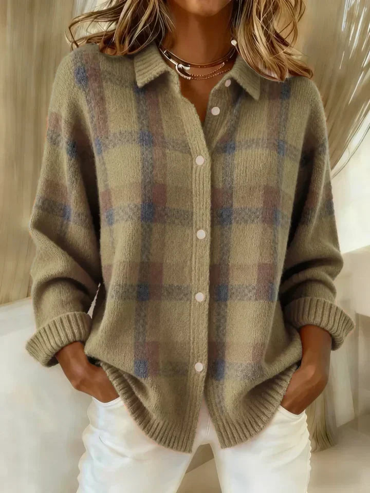 VELLORÉ | Suéter Retro a Cuadros con Detalle de Contraste para un Look Casual