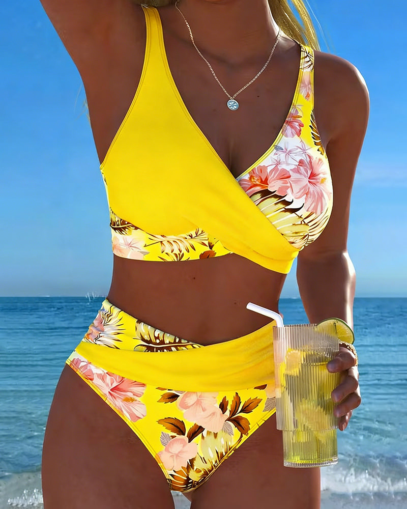 VELLORÉ | Becky Bikini con estampado floral y recortes de alto contraste