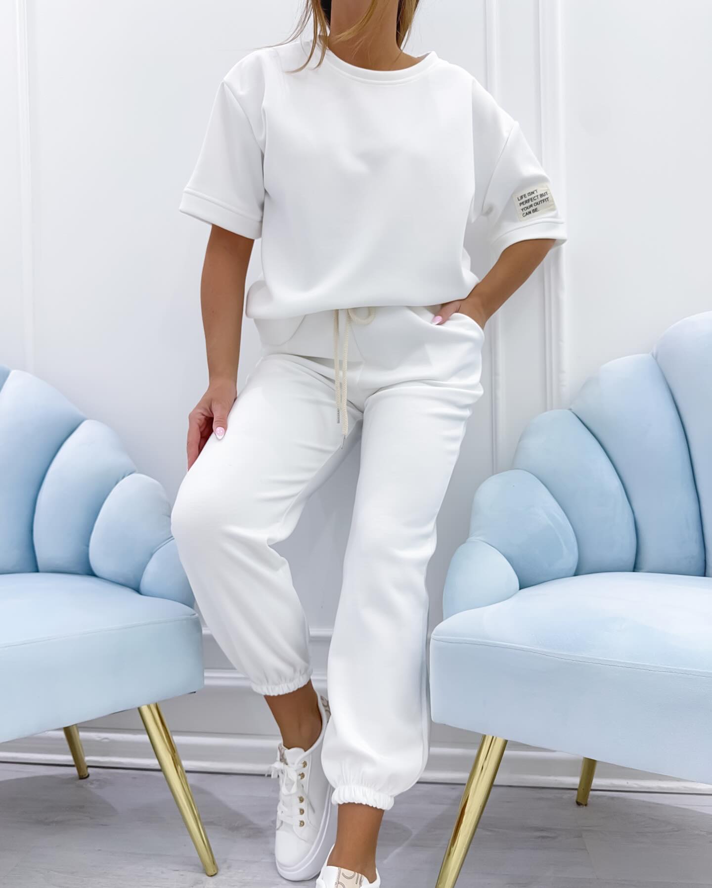 VELLORÉ | Conjunto casual para mujer con top y pantalón lisos, cómodo y con estilo