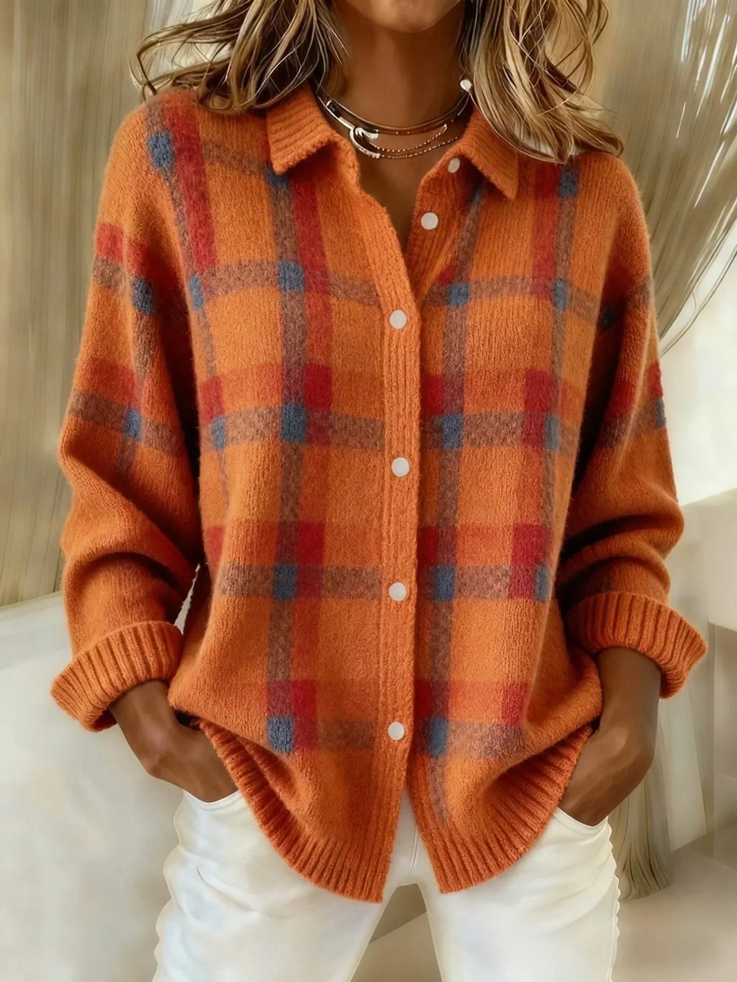 VELLORÉ | Suéter Retro a Cuadros con Detalle de Contraste para un Look Casual