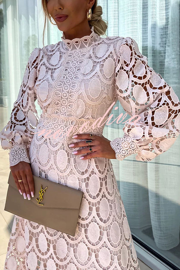 VELLORÉ | Encantador Vestido de Encaje Romántico