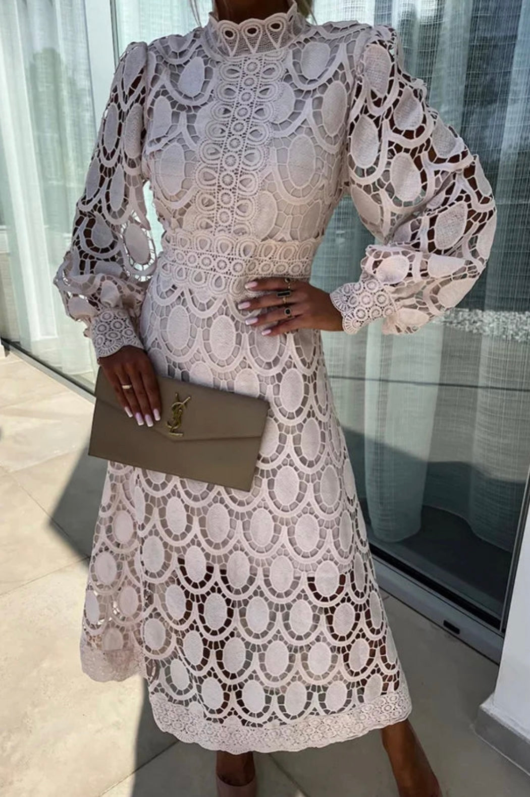 VELLORÉ | Vestido midi de encaje elegante y refinado