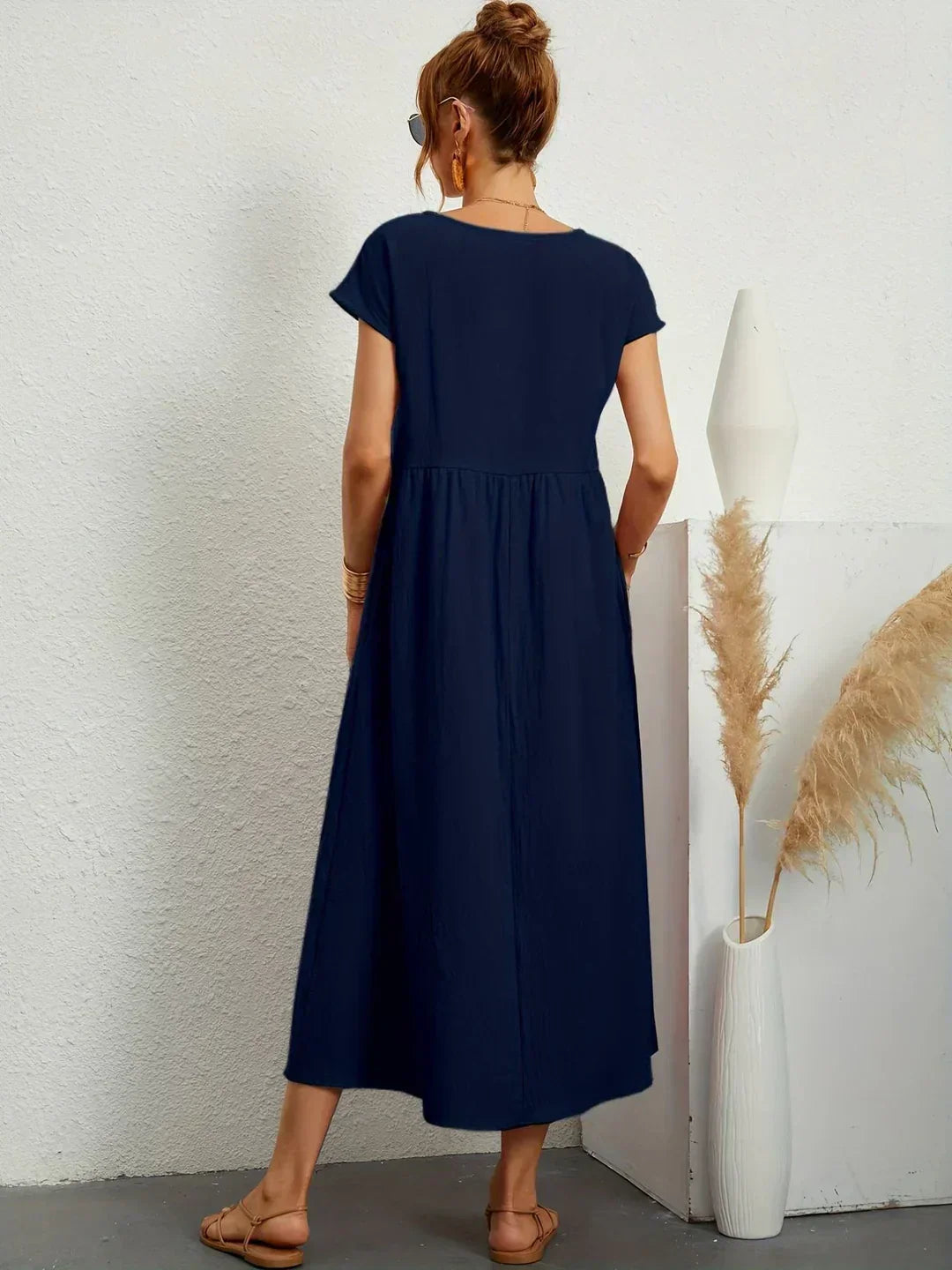VELLORÉ | — Vestido midi fluido, elegancia atemporal