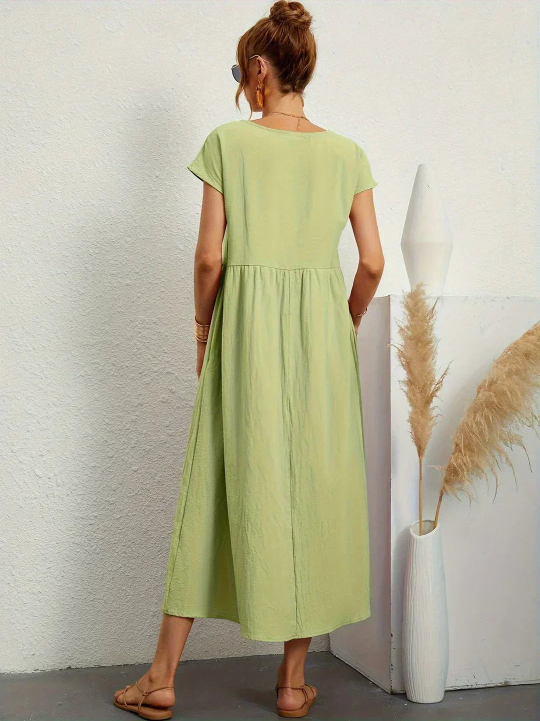 VELLORÉ | — Vestido midi fluido, elegancia atemporal