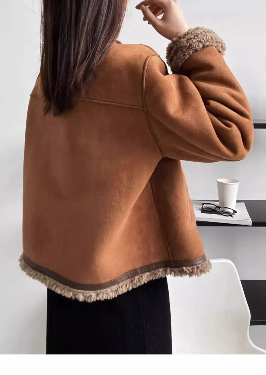 VELLORÉ | Chaqueta corta de piel sintética para mujer