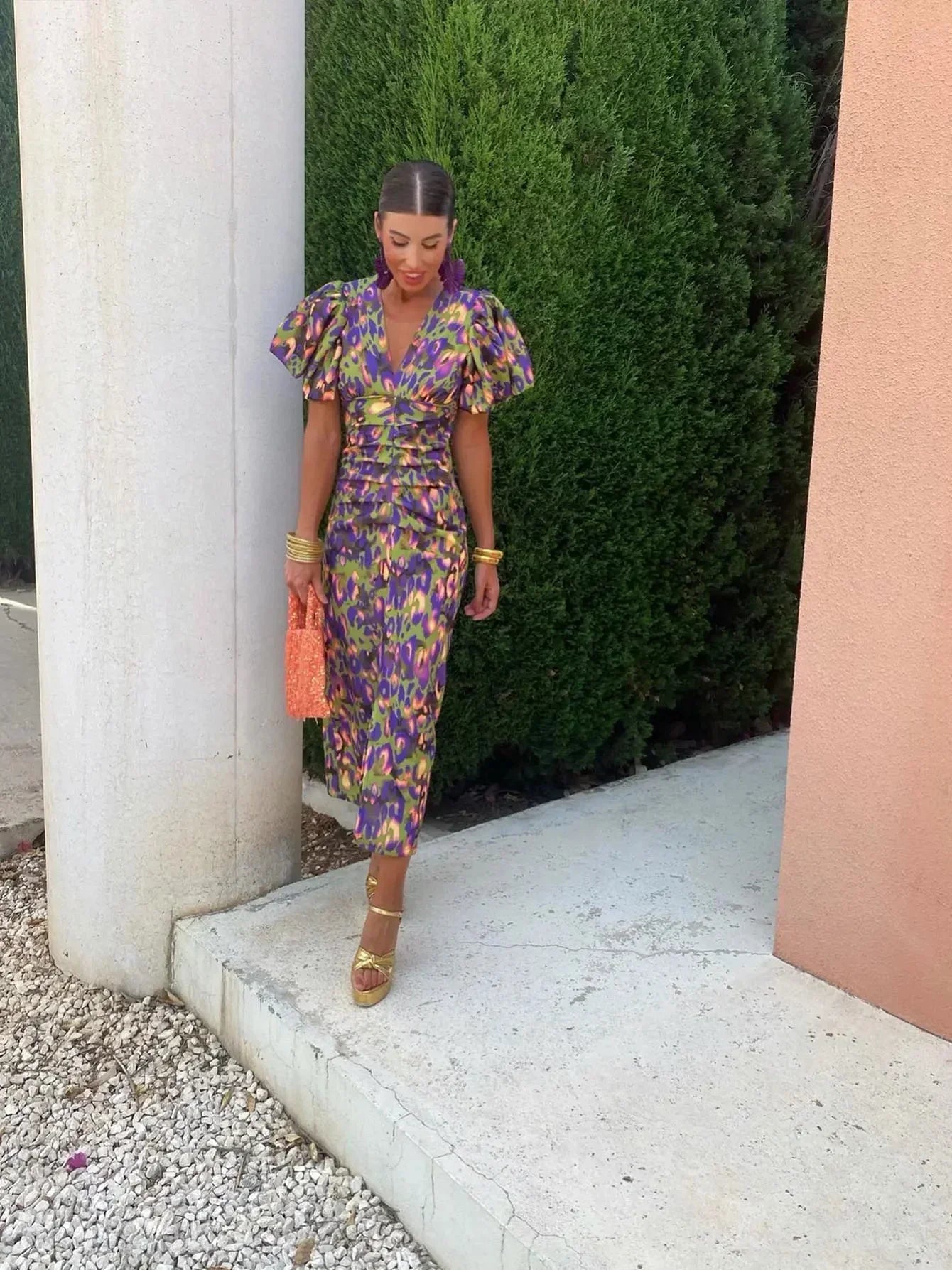 VELLORÉ | Loren - Vestido midi vibrante con mangas abullonadas