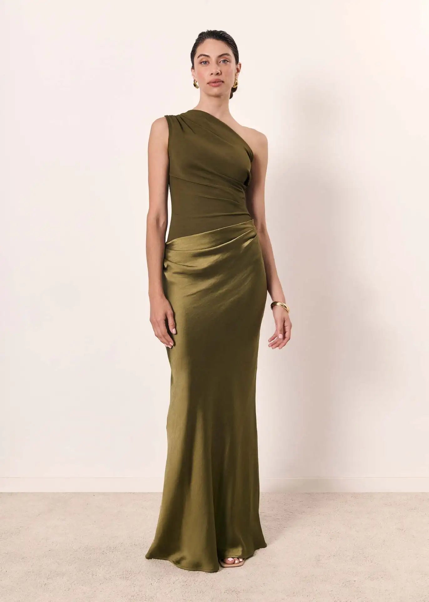 VELLORÉ | Vestido Maxi de Satén con apertura – Elegancia para la noche