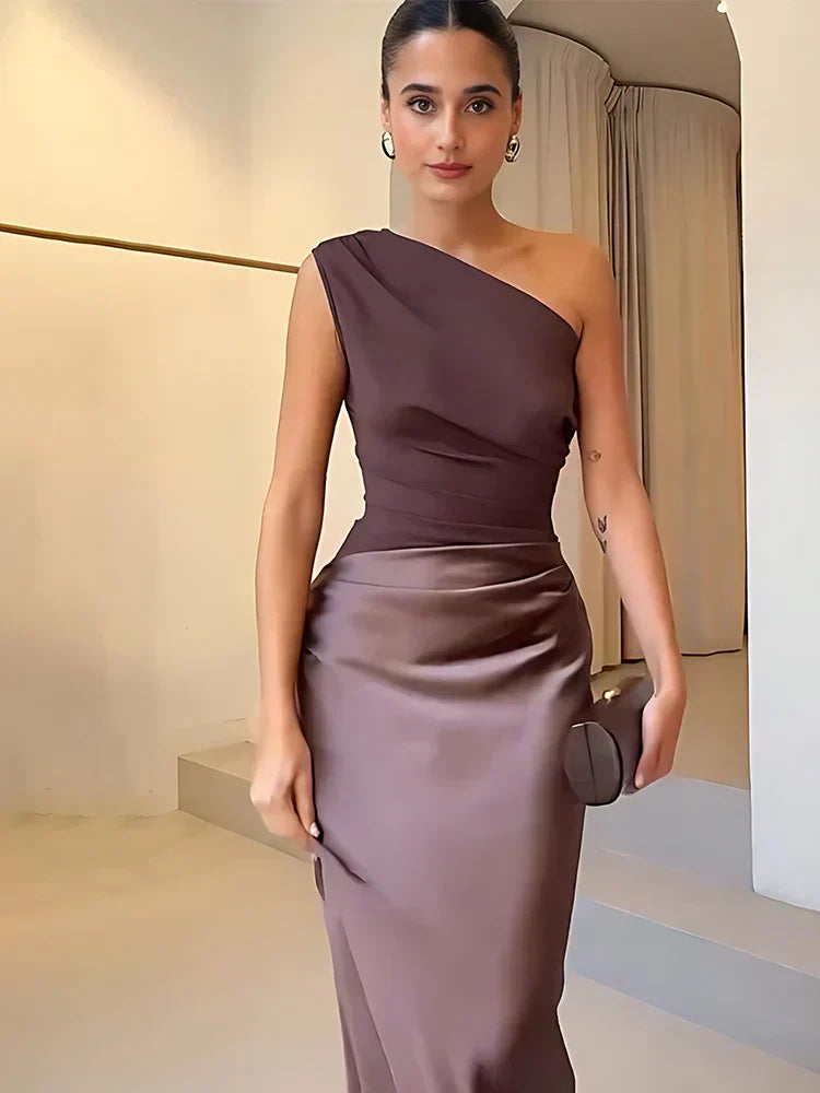 VELLORÉ | Vestido Maxi de Satén con apertura – Elegancia para la noche