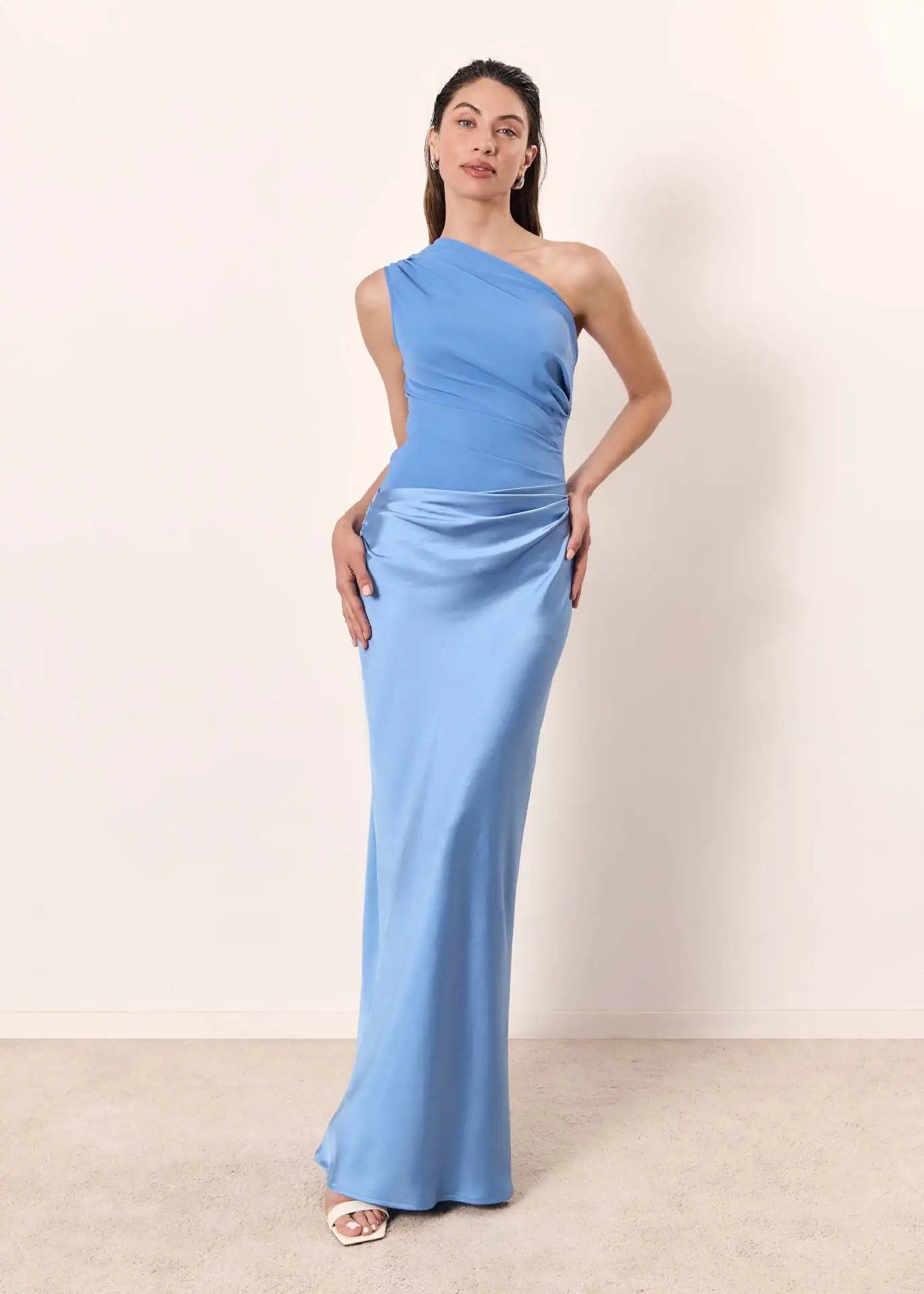 VELLORÉ | Vestido Maxi de Satén con apertura – Elegancia para la noche