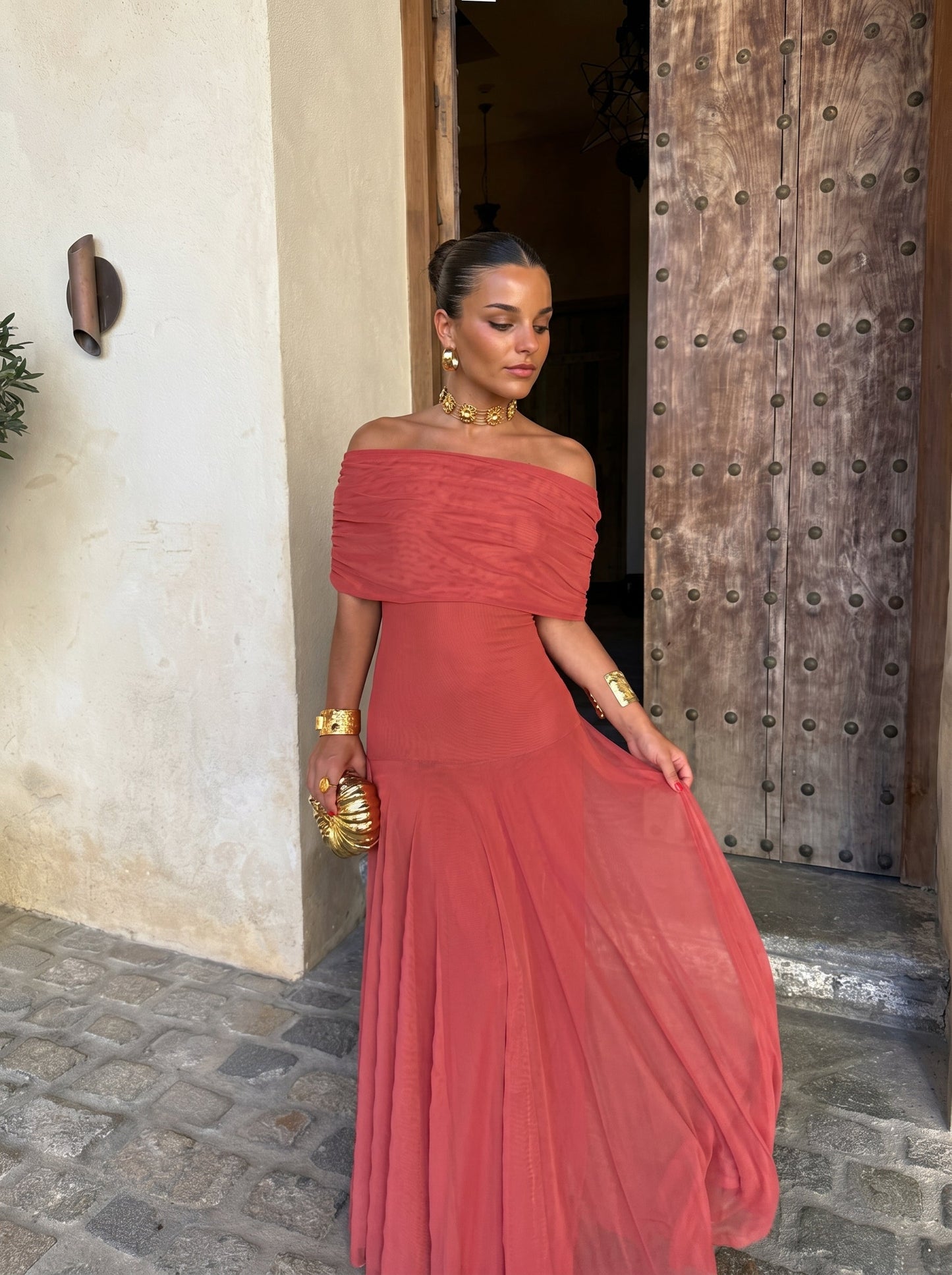 VELLORÉ | Vestido elegante sin tirantes de malla