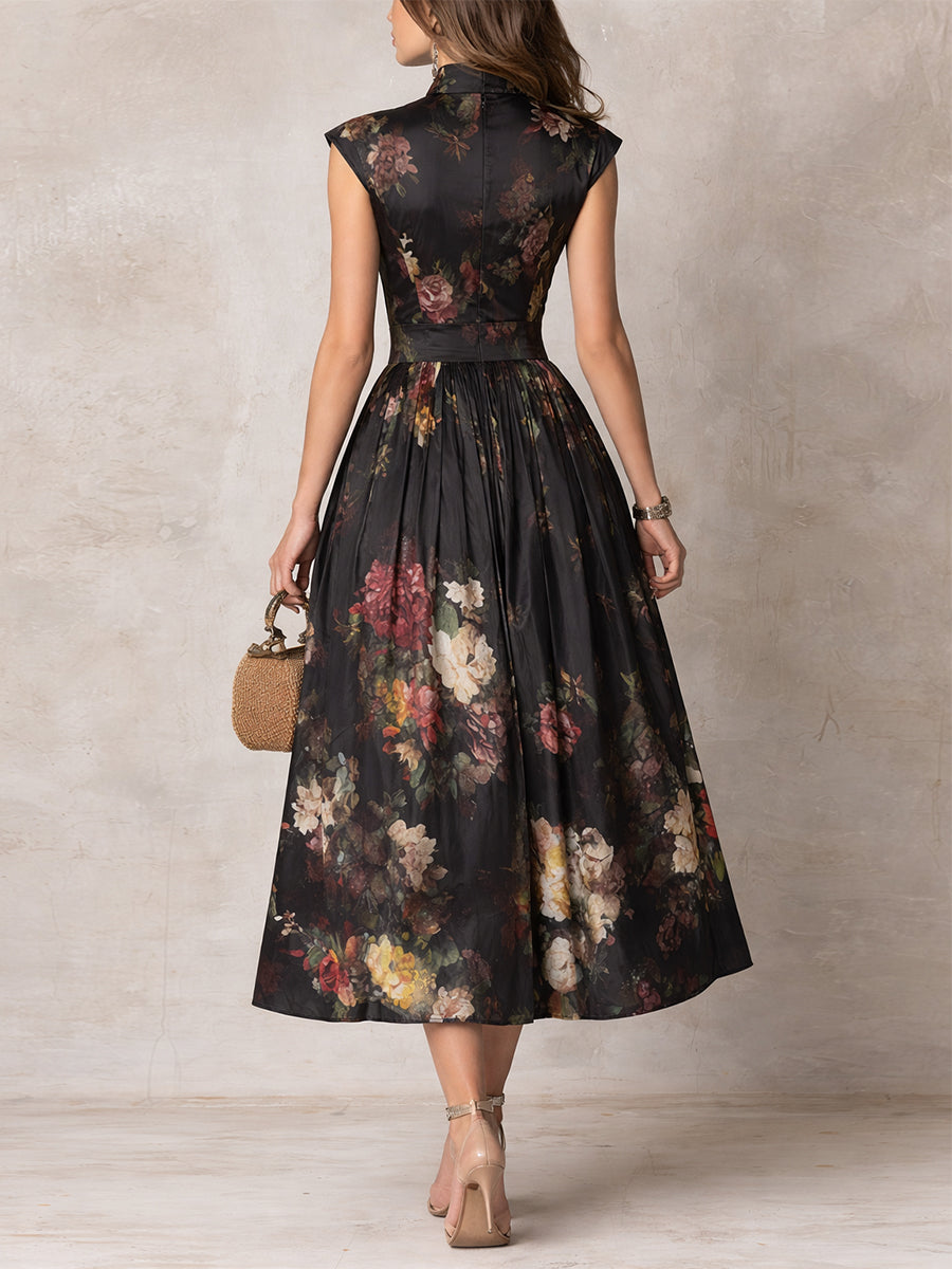 VELLORÉ | Vestido midi de satén plisado negro con escote tipo ojo de cerradura y estampado floral
