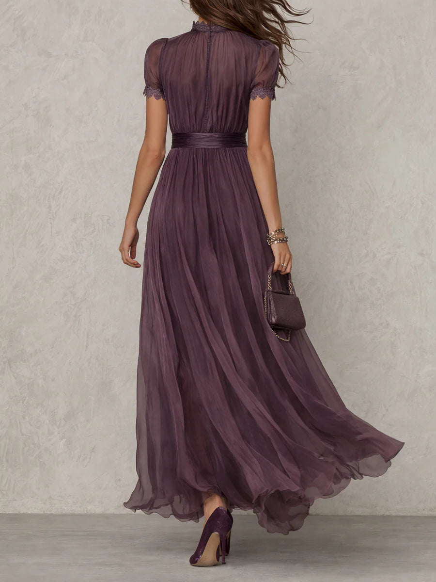 VELLORÉ | Flavia • Vestido largo morado con escote en forma de llave, borde de encaje de chiffon