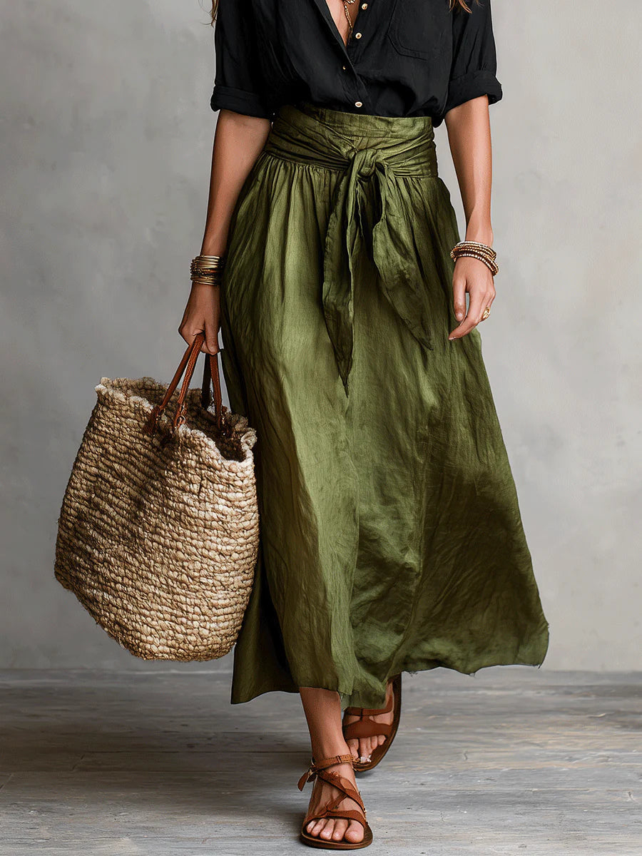 VELLORÉ | Vera – Conjunto de dos piezas: camiseta negra y falda midi verde oliva