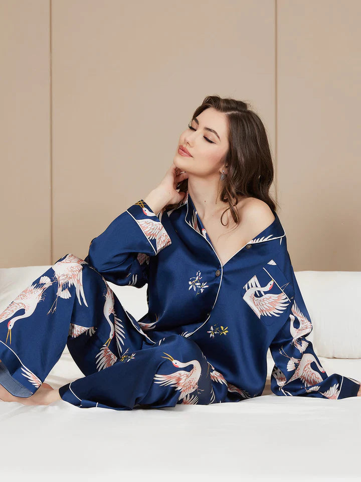 VELLORÉ | Pijama de seda de manga larga con estampado de grulla