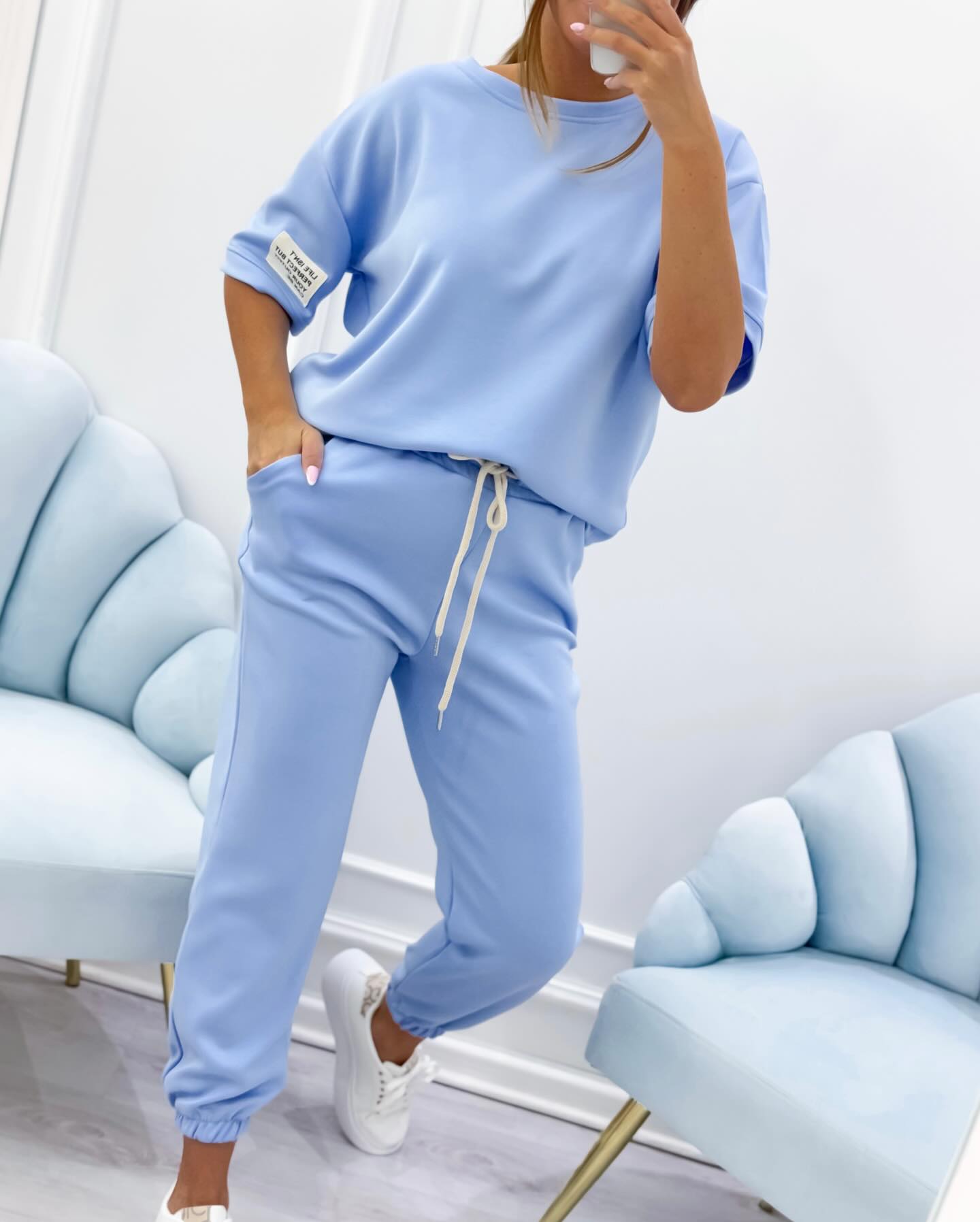 VELLORÉ | Conjunto casual para mujer con top y pantalón lisos, cómodo y con estilo
