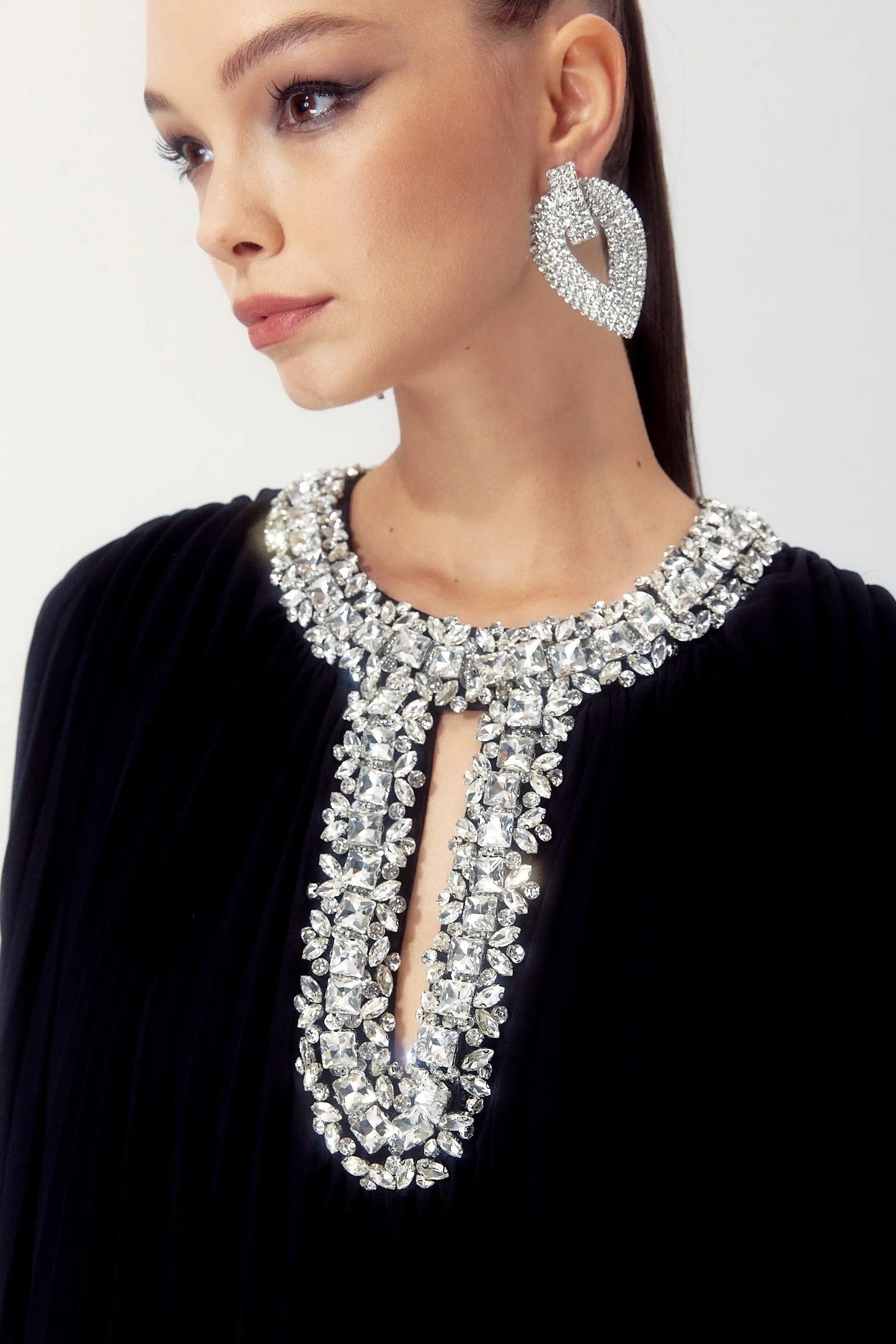 Vestido PLUMAS Y DIAMANTES EXCLUSIVO - STUDIO VELLORÉ