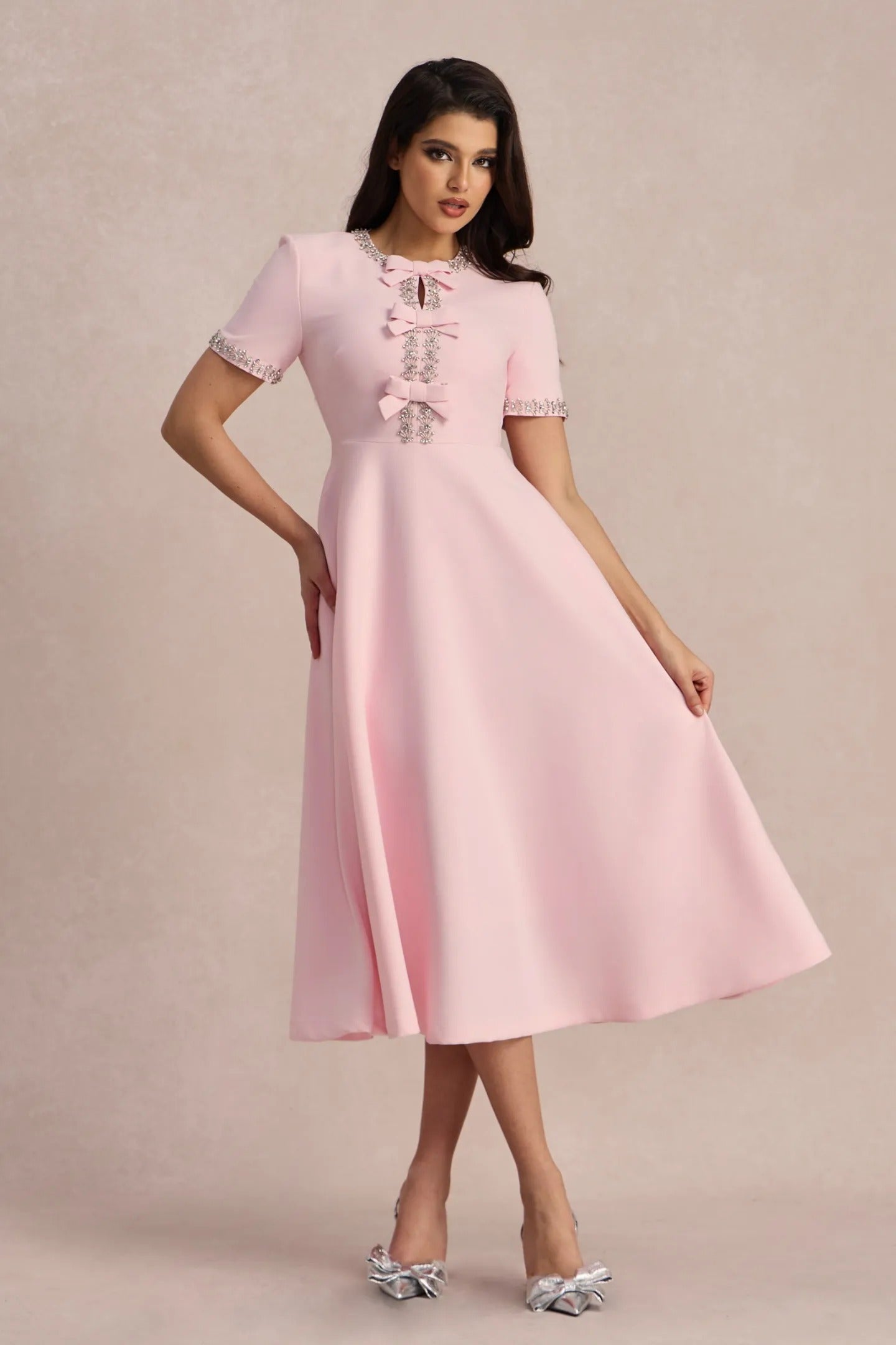 Vestido con Lazo y Adornos de Cristales - STUDIO VELLORÉ
