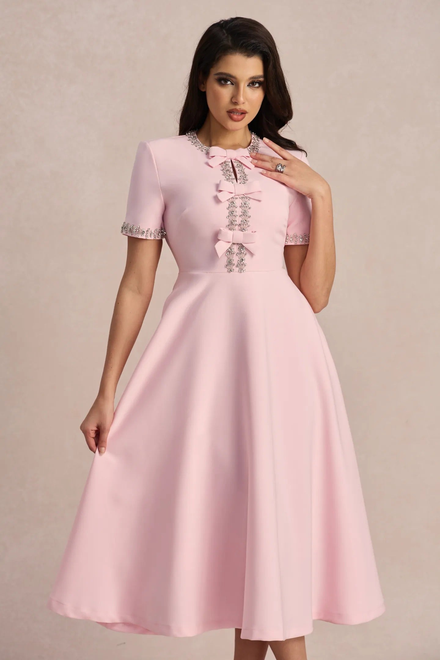Vestido con Lazo y Adornos de Cristales - STUDIO VELLORÉ