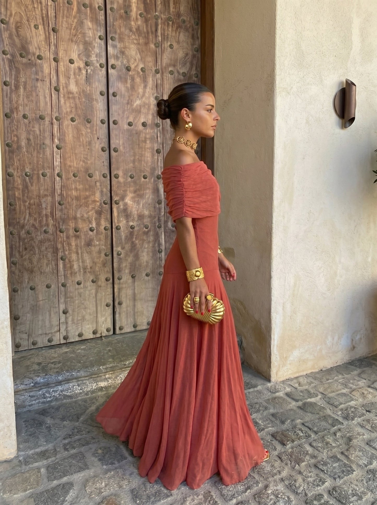 VELLORÉ | Vestido elegante sin tirantes de malla
