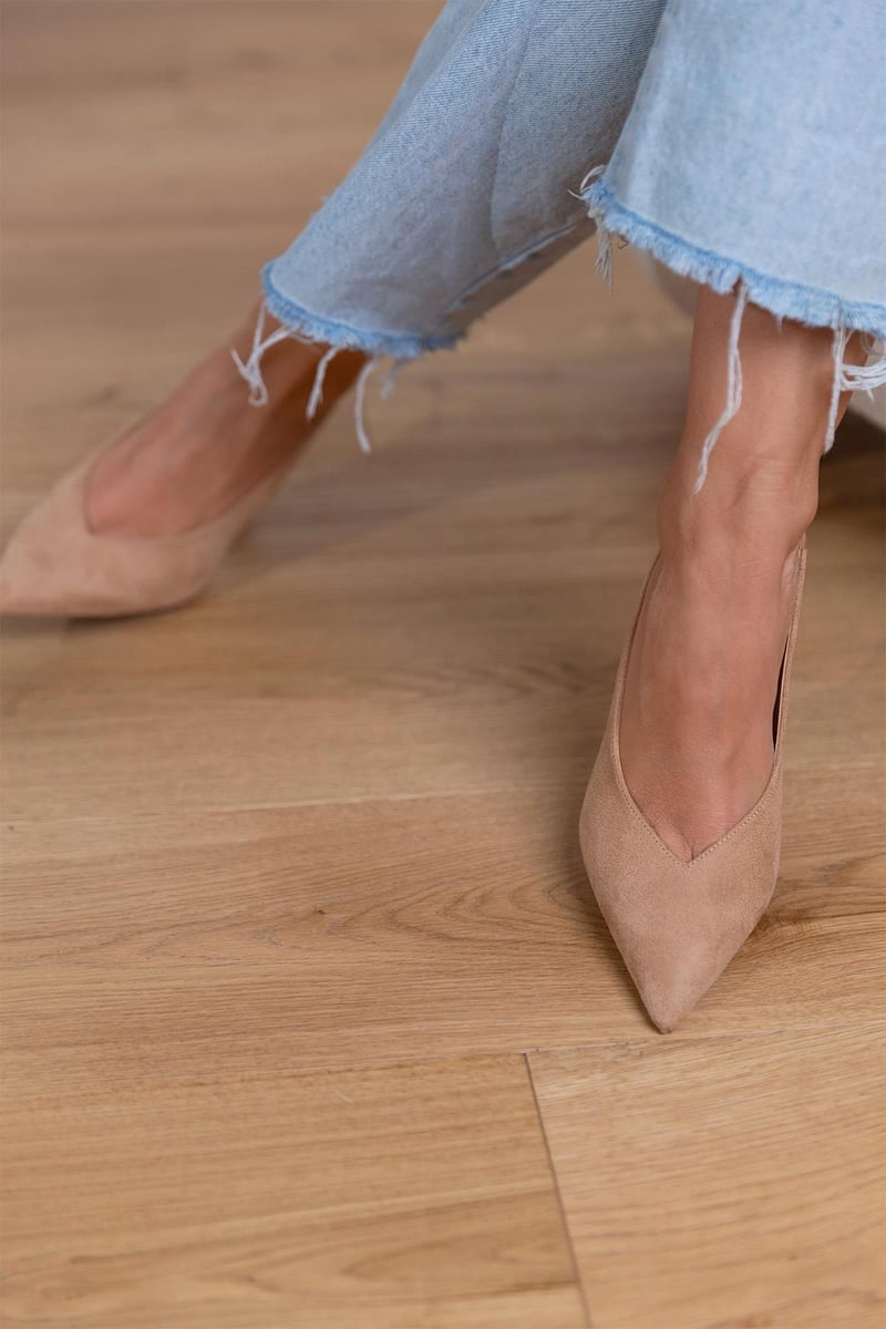 VELLORÉ | Tacones bajos nude – Elegancia simple y comodidad diaria